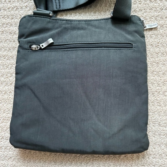 Baggallini Horizon Crossbody Bag with Wristlet - Picture 2 of 13